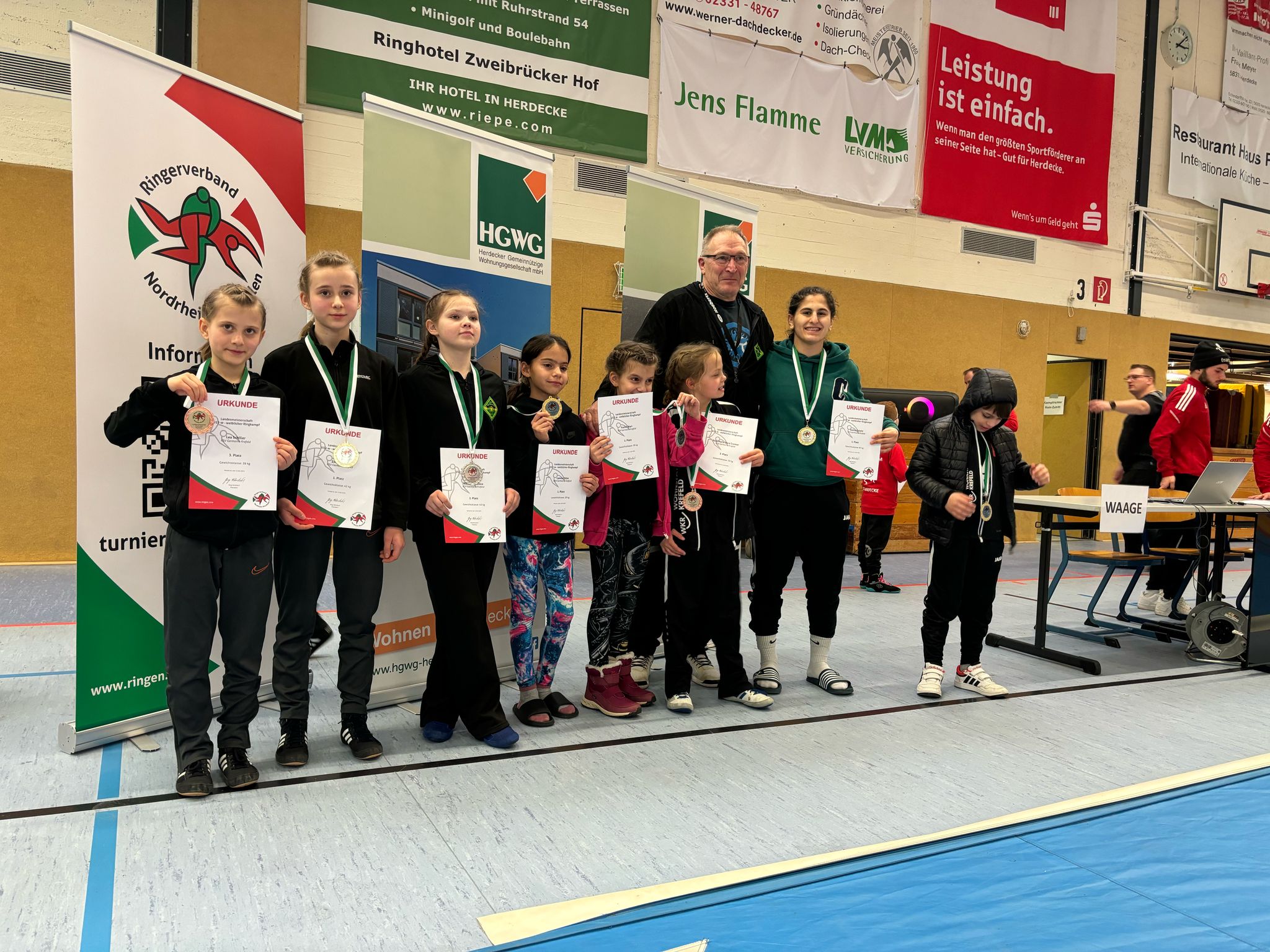 KSV Germania Krefeld Ringerinnen beim Wettkampf